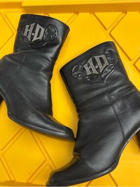 Harley-Davidson Black Boot with Orange Label Accent